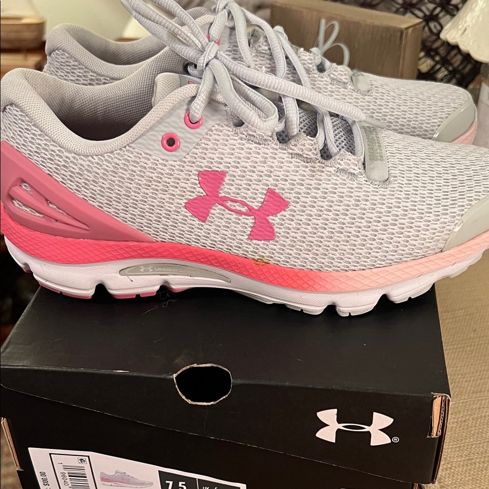 Under Armour Women's Athletic Shoes in Gray and Pink - Picture 4 of 8